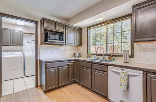 Derby House | Spacious Family Getaway With Arcade Games & PackNPlay
