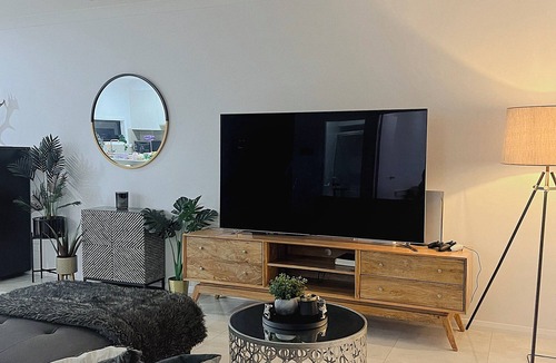 Campbelltown House | Spacious Family home