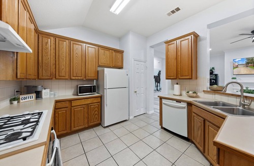 South Arlington House | Spacious Family Haven w Big Yard, Great Location!