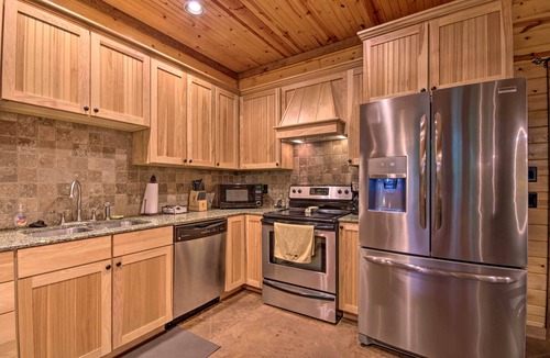 Mountain Home House | Spacious Family Home w/Fire Pit by Norfork Lake!