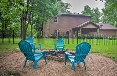 Mountain Home House | Spacious Family Home w/Fire Pit by Norfork Lake!