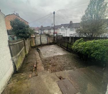 Selhurst Apartment | Spacious Family Home