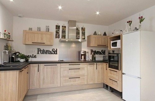 Le Cercueil Cottage | Spacious family home with terrace, pets allowed