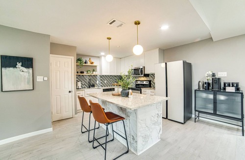 Original Town House | Spacious Family Home, 5 Mi to Galleria Dallas!