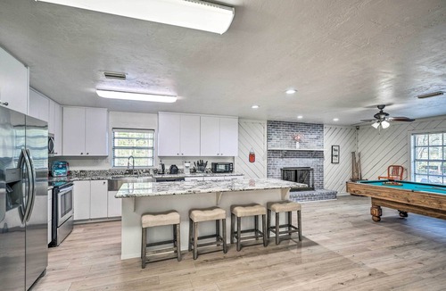 Gainesville House | Spacious Family Home w/Backyard in Gainesville!