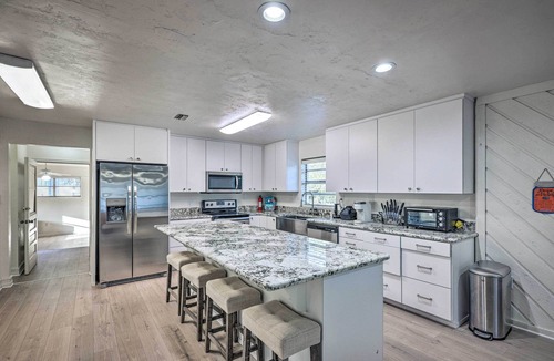 Gainesville House | Spacious Family Home w/Backyard in Gainesville!