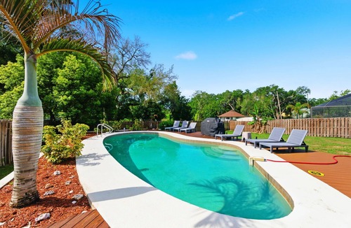 Rustic Oaks House | Spacious Family Home w/Pool -Close to Everything