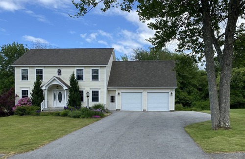 Scarborough House | Spacious Family Home, minutes to beaches and hiking trails! nsleeps 9