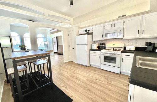 Northeast El Paso House | Spacious Family Home Fort Bliss Full Kitchen Games Dog Friendly
