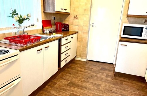 Irlam Apartment | Spacious Family Home