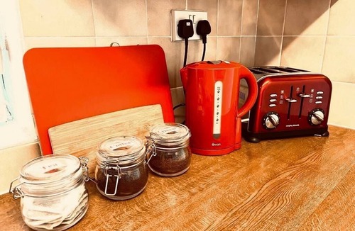 Irlam Apartment | Spacious Family Home