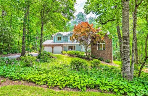 Royal Pines House | Spacious Family Home Near Hiking & Breweries!