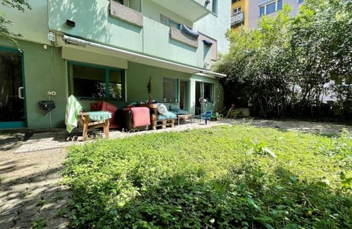 Breite Apartment | Spacious family home & private garden, 150m to Rhine, 8min tram to city center.