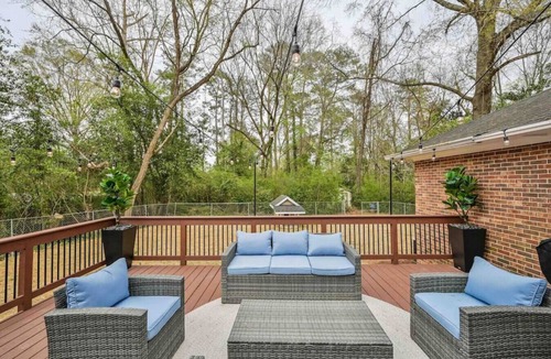 Macon House | Spacious Family Home | Sleeps 8 · Garage