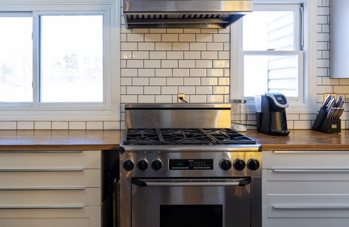 Davenport House | Spacious family home with luxe beds, fenced in back yard, heart of town!