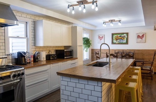 Davenport House | Spacious family home with luxe beds, fenced in back yard, heart of town!