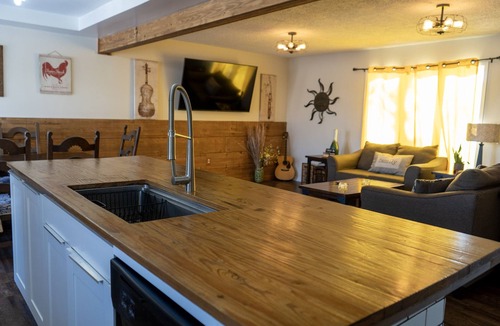 Davenport House | Spacious family home with luxe beds, fenced in back yard, heart of town!