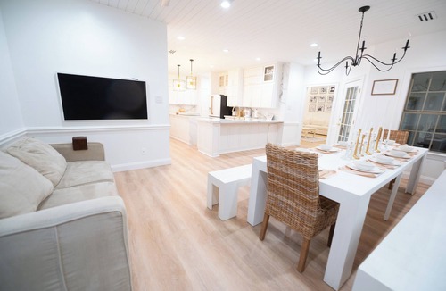 Fort Smith House | Spacious Family Home Sleeps 12 Perfect for Groups