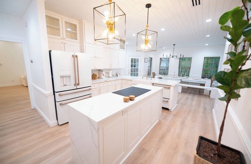 Fort Smith House | Spacious Family Home Sleeps 12 Perfect for Groups