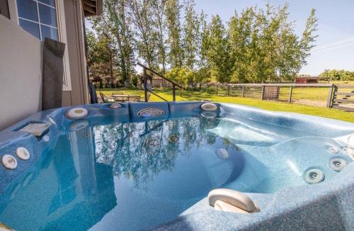 Ellensburg House | Spacious Family Home with Hot Tub