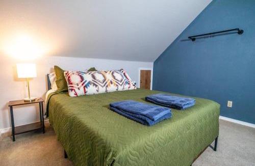 Ellensburg House | Spacious Family Home with Hot Tub