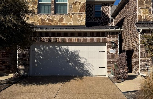 Allen House | Spacious Family Home, Walk to Shops & Dining