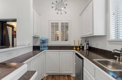 Allen House | Spacious Family Home with Heated Pool, Spa, Media Room & Pizza Oven