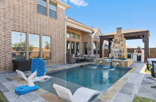 Allen House | Spacious Family Home with Heated Pool, Spa, Media Room & Pizza Oven