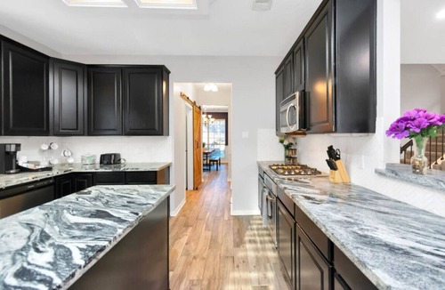 Barker House | Spacious Family Oasis w/Pool, 7BR & Near Downtown
