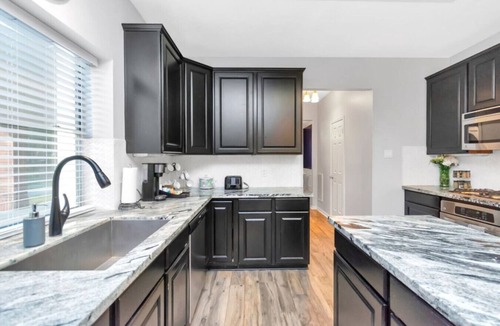 Barker House | Spacious Family Oasis w/Pool, 7BR & Near Downtown