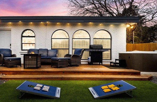 Shearer Hills - Ridgeview House | Spacious Family Retreat- Hot Tub, Games & Fire Pit