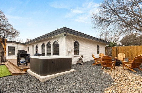 Shearer Hills - Ridgeview House | Spacious Family Retreat- Hot Tub, Games & Fire Pit