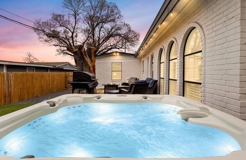 Shearer Hills - Ridgeview House | Spacious Family Retreat- Hot Tub, Games & Fire Pit