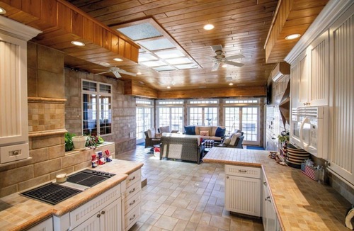 Waterloo House | Spacious Family Retreat in Waterloo with Pool & Theater