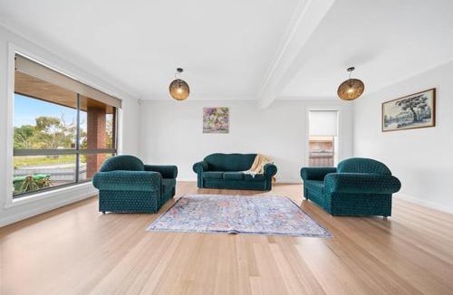 Officer House | Spacious Family Retreat