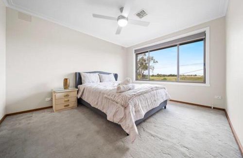 Officer House | Spacious Family Retreat