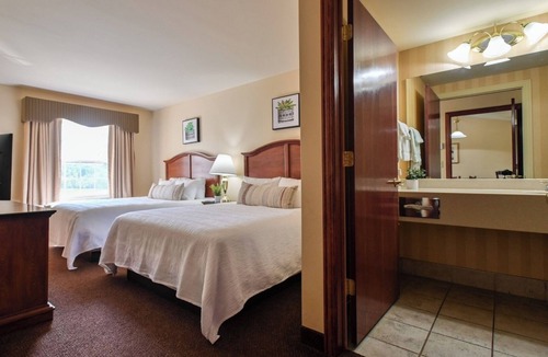 Pembine Hotel | Spacious Family Retreat! Golf, Pool & Waterfall Hikes Nearby! Free Parking!