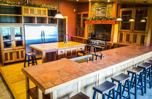 Ralston House | Spacious Family Retreat with Stunning River Views – Just 15 Minutes from Cody!