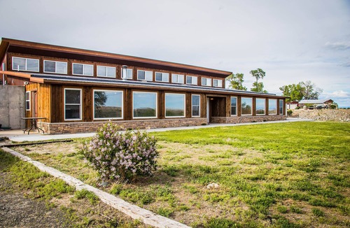 Ralston House | Spacious Family Retreat with Stunning River Views – Just 15 Minutes from Cody!