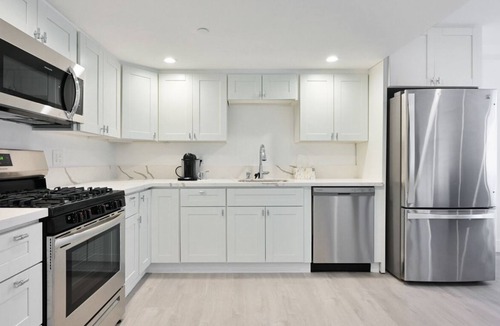 Ocean Park Apartment | Spacious Family-Sized Apartment. Amazing views steps from the beach!