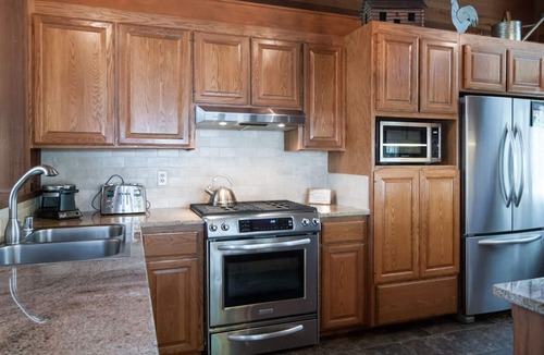 Lake Forest House | Spacious family-size Dollar Point