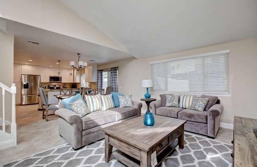 Northeast Anaheim Condo | Spacious Family Townhome | 5 Min to Disneyland