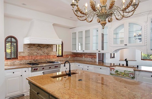Covenant House | Spacious Family Retreat
