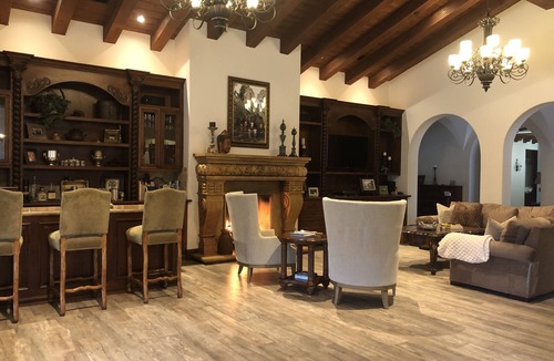 Covenant House | Spacious Family Retreat