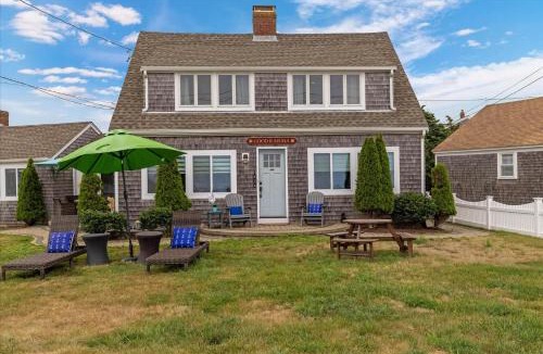 Centerville House | Spacious FamilyOceanfront 6BR Across Craigville Beach