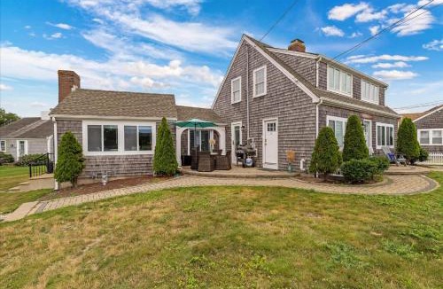 Centerville House | Spacious FamilyOceanfront 6BR Across Craigville Beach
