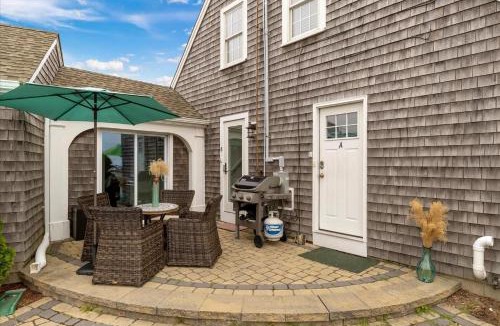 Centerville House | Spacious FamilyOceanfront 6BR Across Craigville Beach