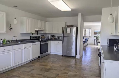 Simmonsville House | Spacious Farm w Mountain Views - 30min to Blacksburg
