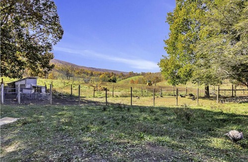 Simmonsville House | Spacious Farm w Mountain Views - 30min to Blacksburg