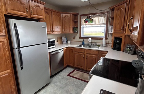 Wilmington House | Spacious Farmhouse ,3 Min to Roberts Centre, Near WEC, Easy Parking